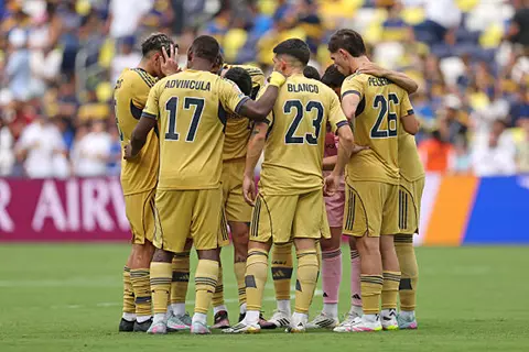 نهاية الحلم ووداعًا للأمل.. كيف علقت الصحف الأرجنتينية على وداع بوكا جونيورز؟